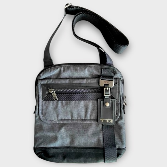 New Tumi Crossbody Shoulder Bag Gray Black Pockets Utility Travel Messenger NWOT - Picture 1 of 9
